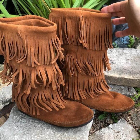 Minnetonka Three Layer Fringe Boot Style Moccasins-Sz 8-PullOn Style-Carmel - Picture 10 of 16